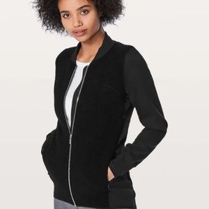 Lululemon Stand Out Sherpa Jacket in Black size 4